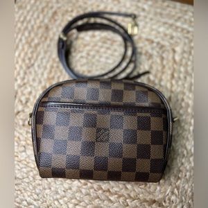 Louis Vuitton pochette ipanema.